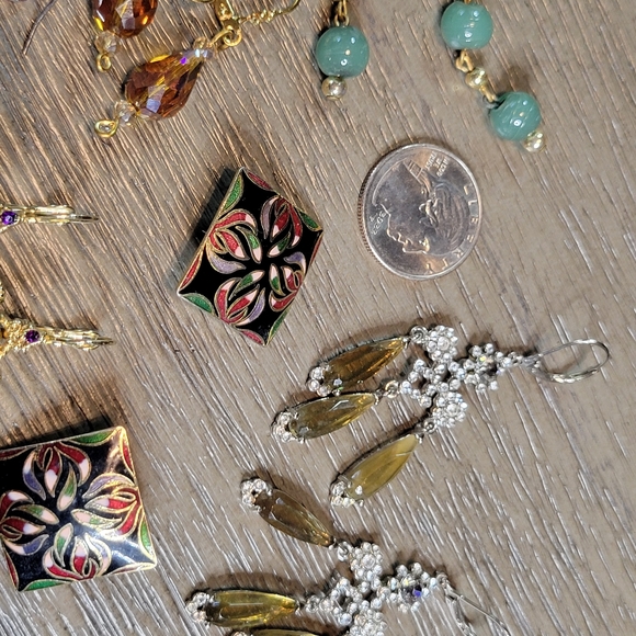 Vintage to Now Earrings Lot in Black Velvet Box 19 Pairs Costume Jewelry Bundle - Picture 14 of 15